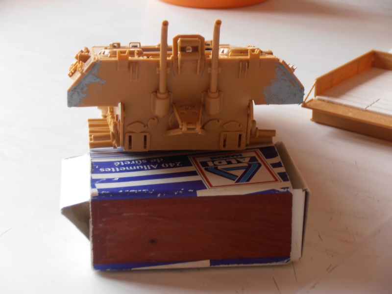 Bergepanther fin du montage et debut de la peinture P5070018