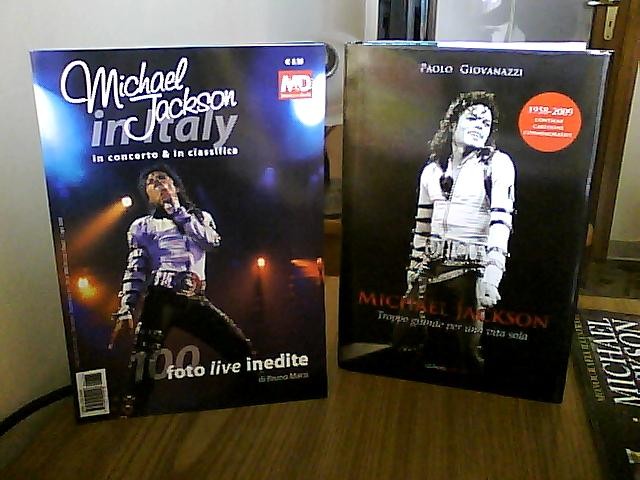VENDO VASTA COLLEZIONE MJ:LIBRI, DVD,CD,MATERIALE CARTACEO Mj_in_11