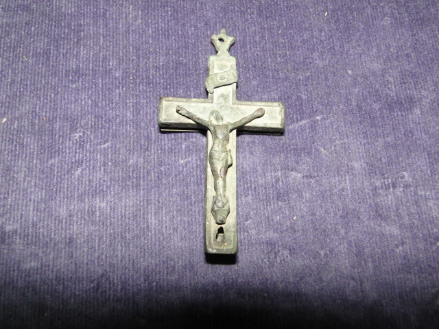 Crucifix reliquaire Dsc03531