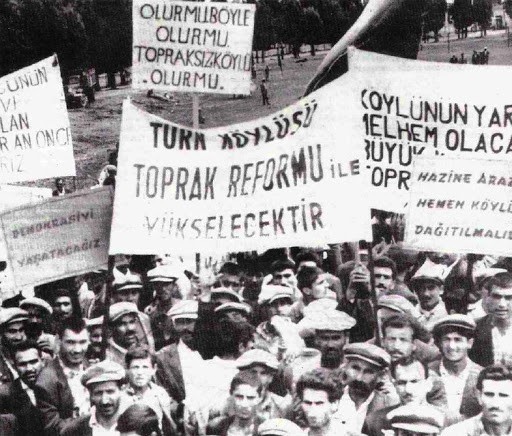 Bu ülke toprak ağalarının eline geçtiği 1950’den beri aynı zihniyetin  85043010