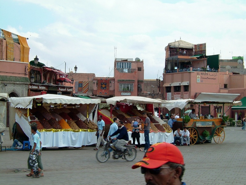 La place Djamel El fna est le lieu incontournable de Marrakech  Dscf1011