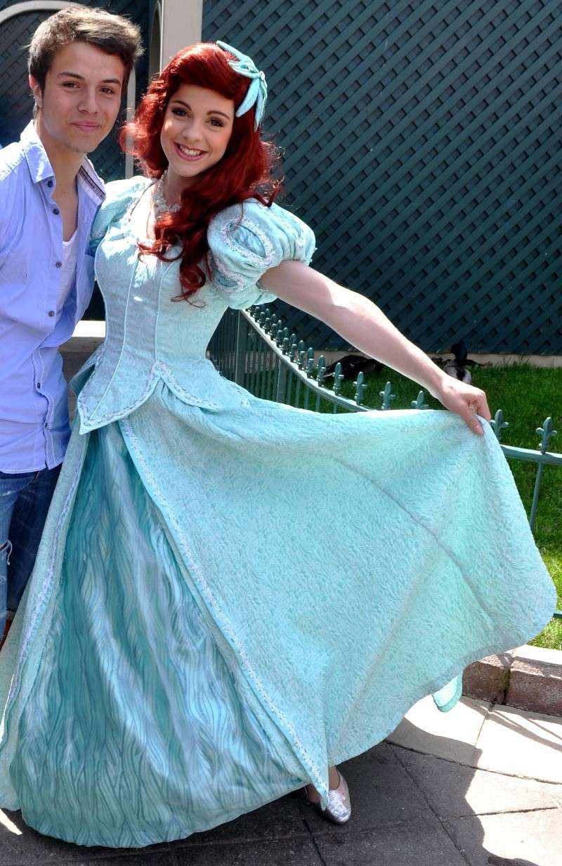 Photos avec les characters/personnages - Page 3 Ariel_11