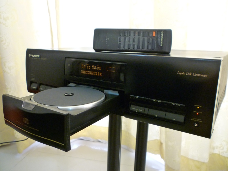 Pioneer PD-S802 CD player (sold)  P1100913