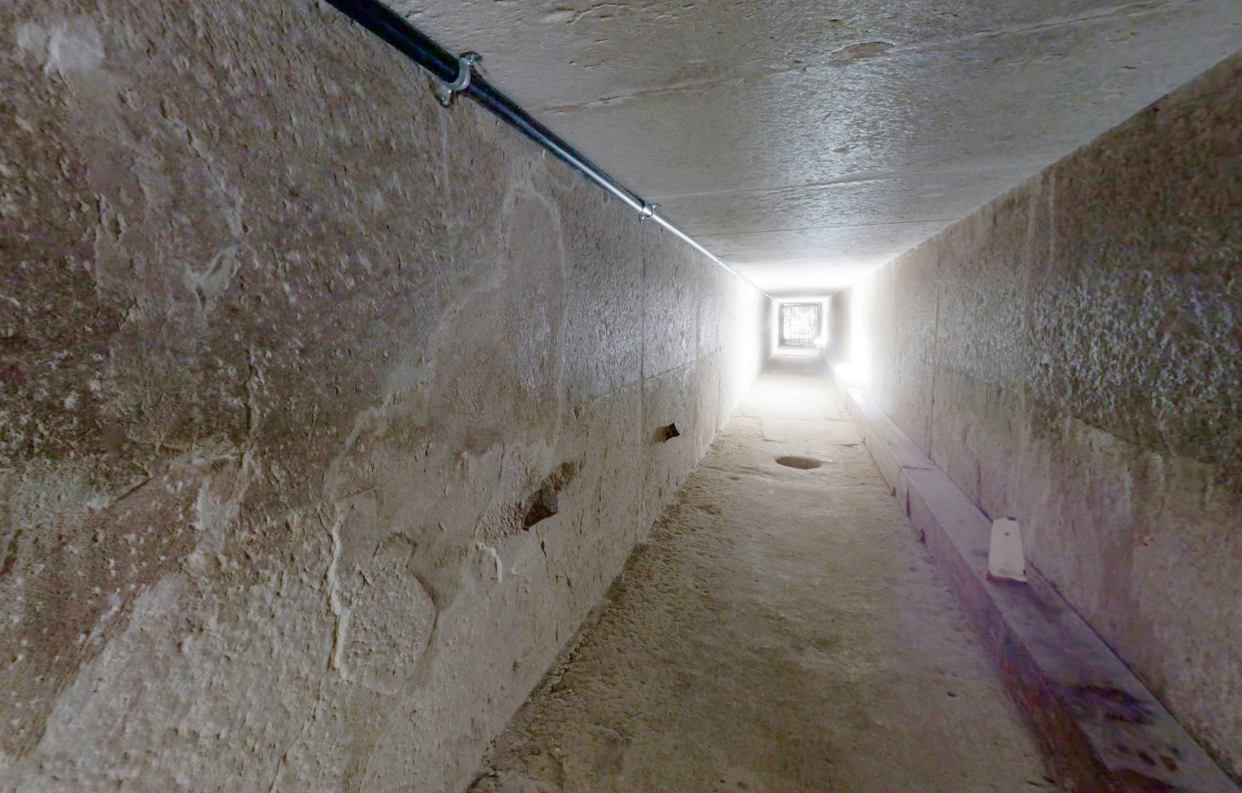 Pyramides de Gizeh : histoires de marchands de sable et réalité Couloi12