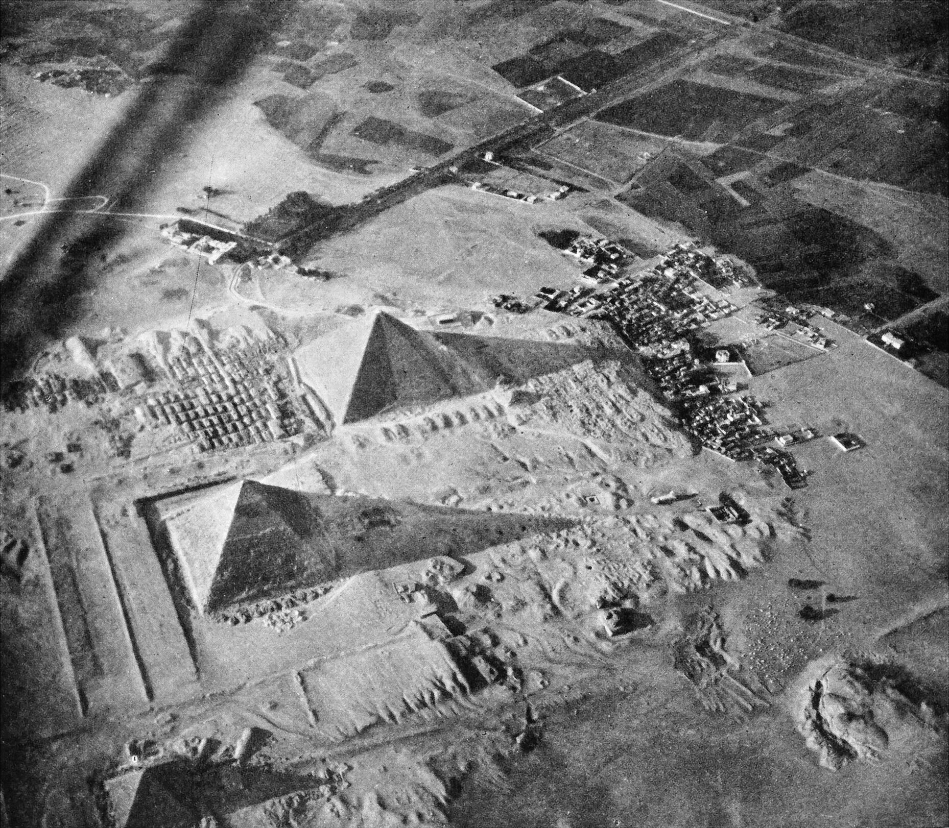 Pyramides de Gizeh : histoires de marchands de sable et réalité Mi_omb11