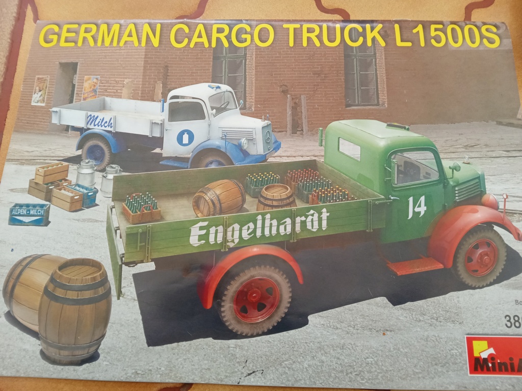 * 1/35      German cargo truck L1500S et Citroën traction       Miniart  Img20122