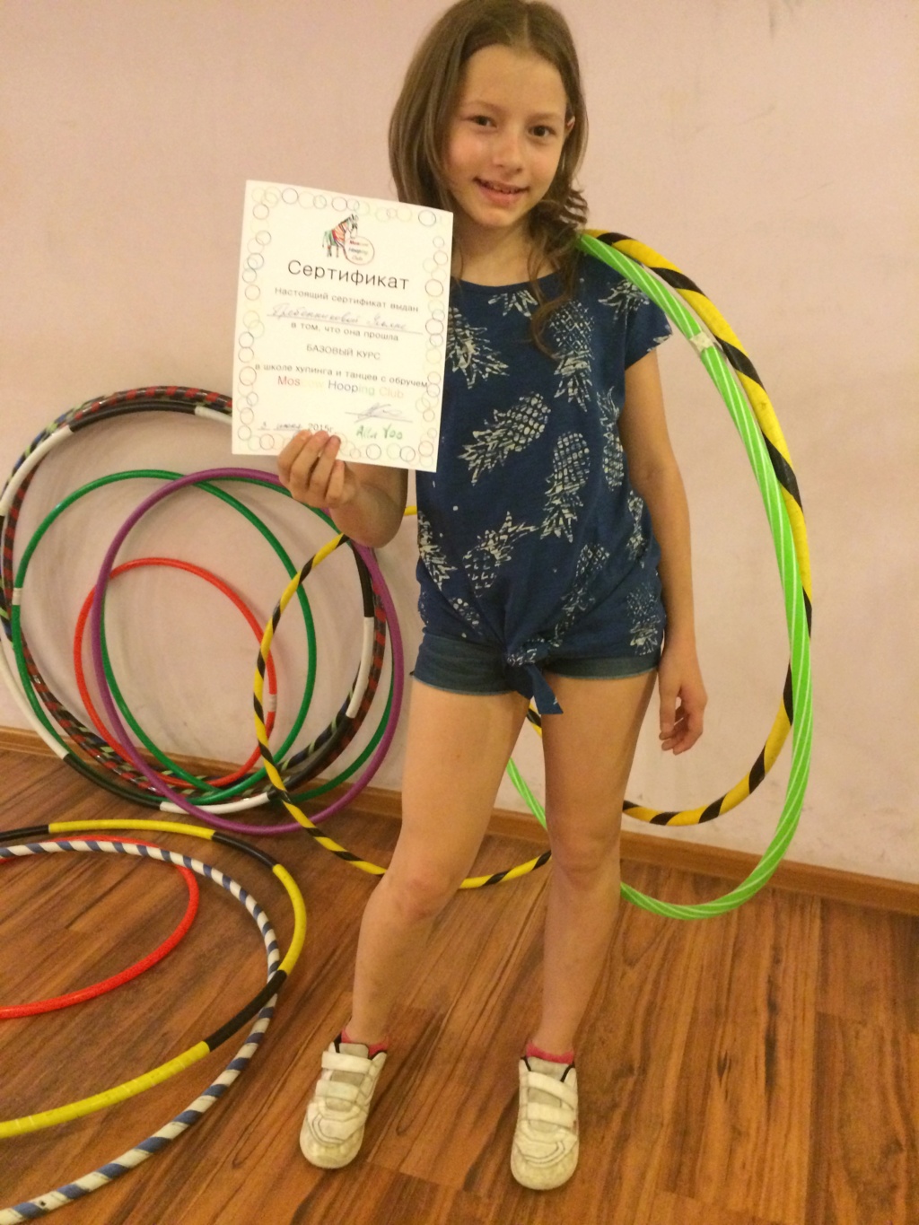 Дети крутят обруч в Moscow Hooping Club Image410