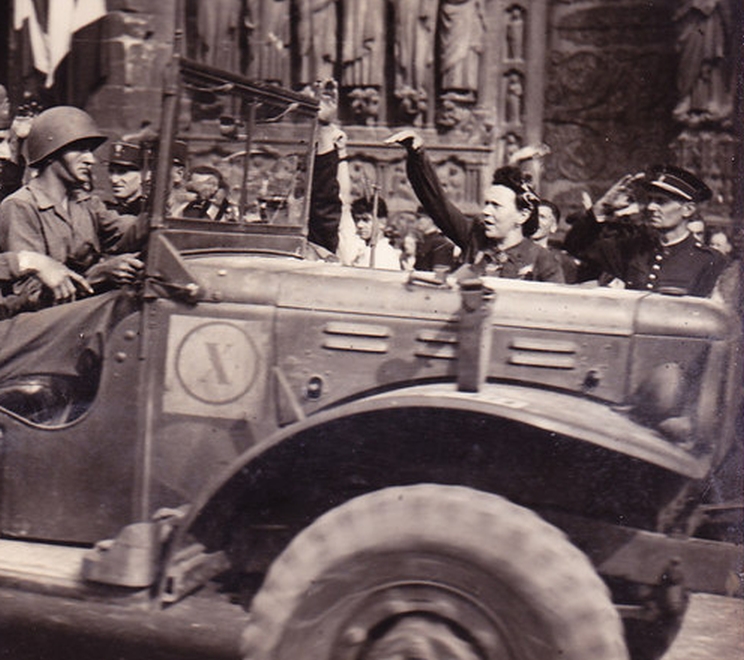 Dodge command car du Général Leclerc à Strasbourg -_003b10
