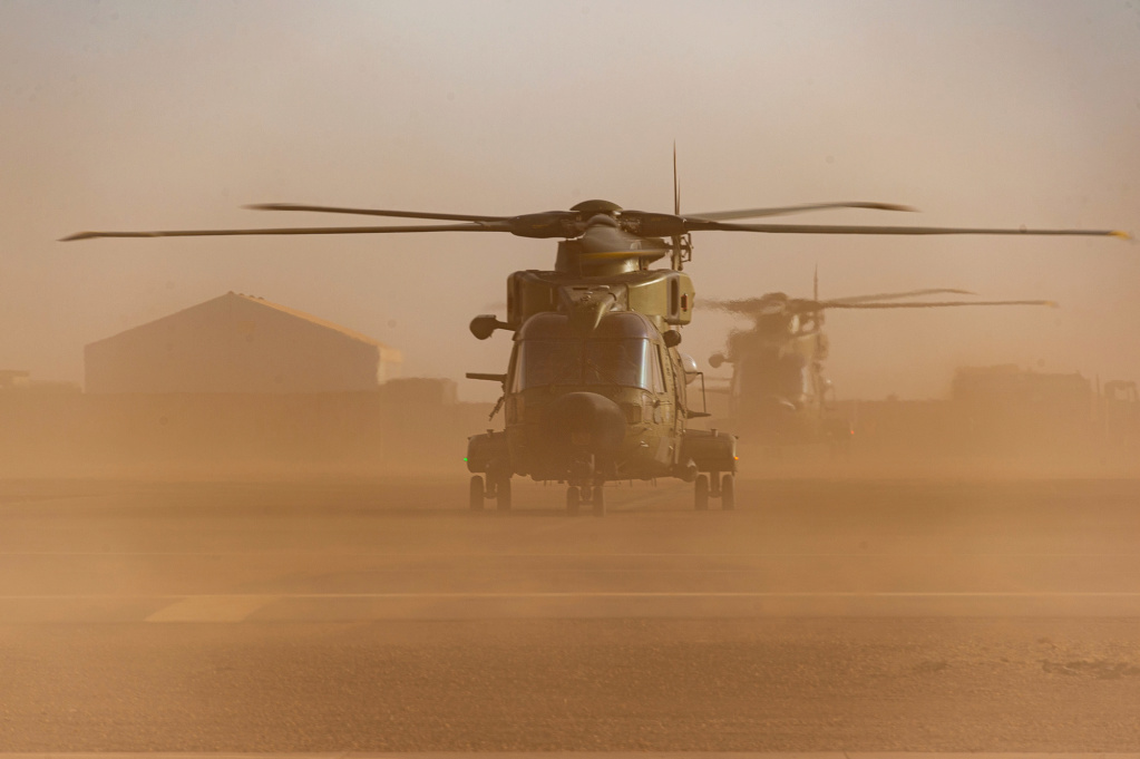 En décembre 2 hélicoptères lourds danois pour Barkhane 2019_126
