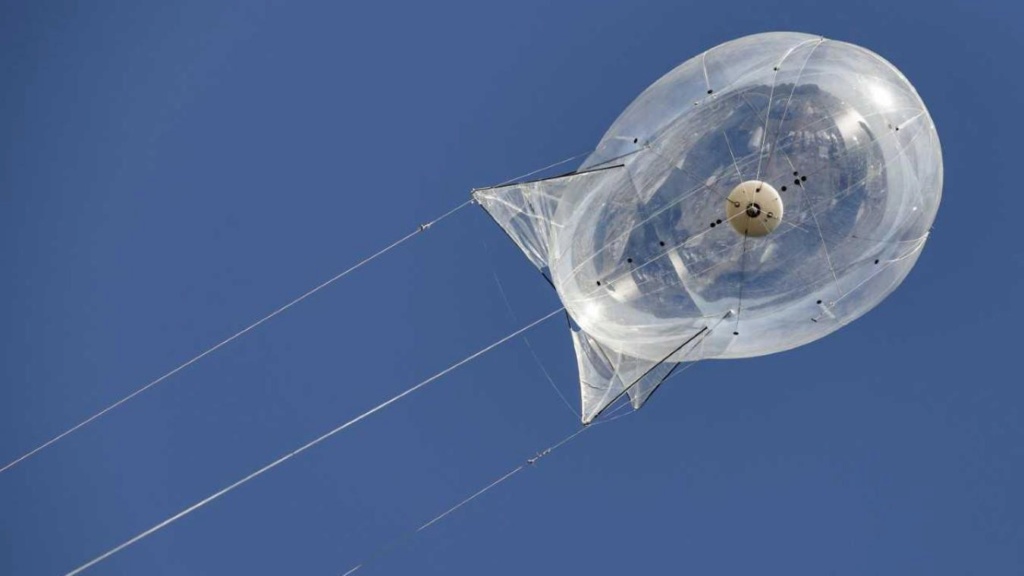 Un ballon captif surveille les environs de la BOAT de Gossi B9713610