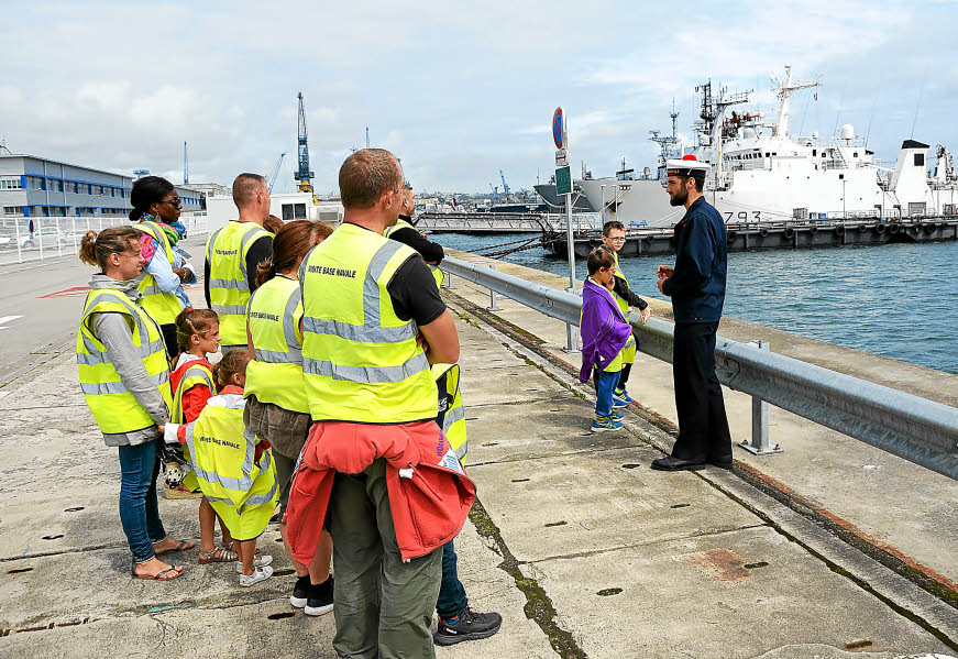 A la Toussaint, visitez la base navale de Brest ! Des-je10