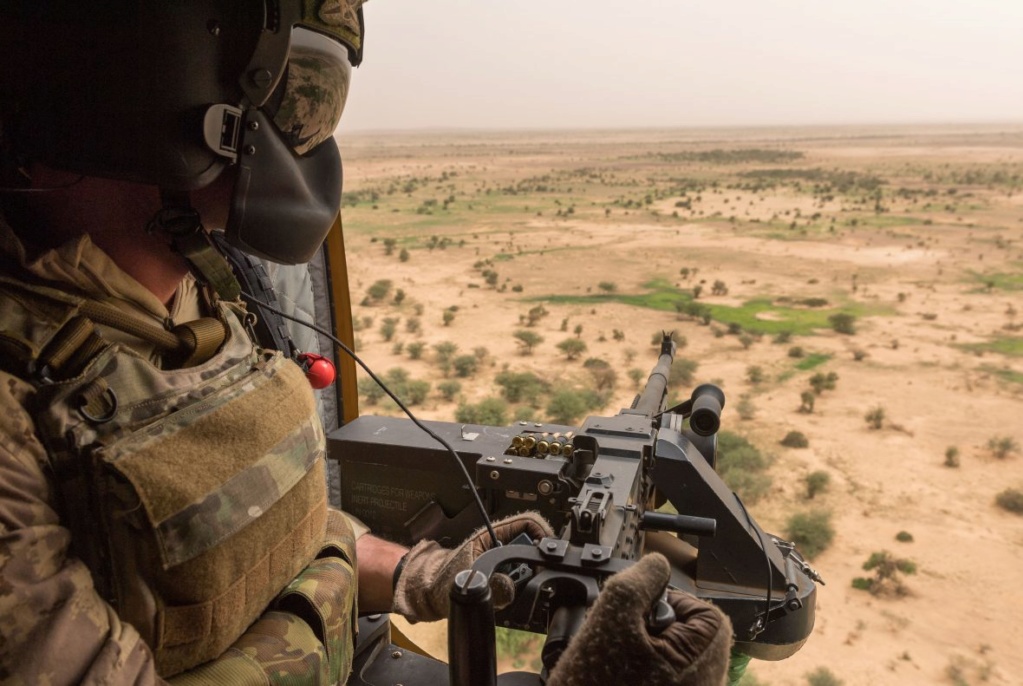 Chinook et Griffon canadiens pour la Minusma Is03-211