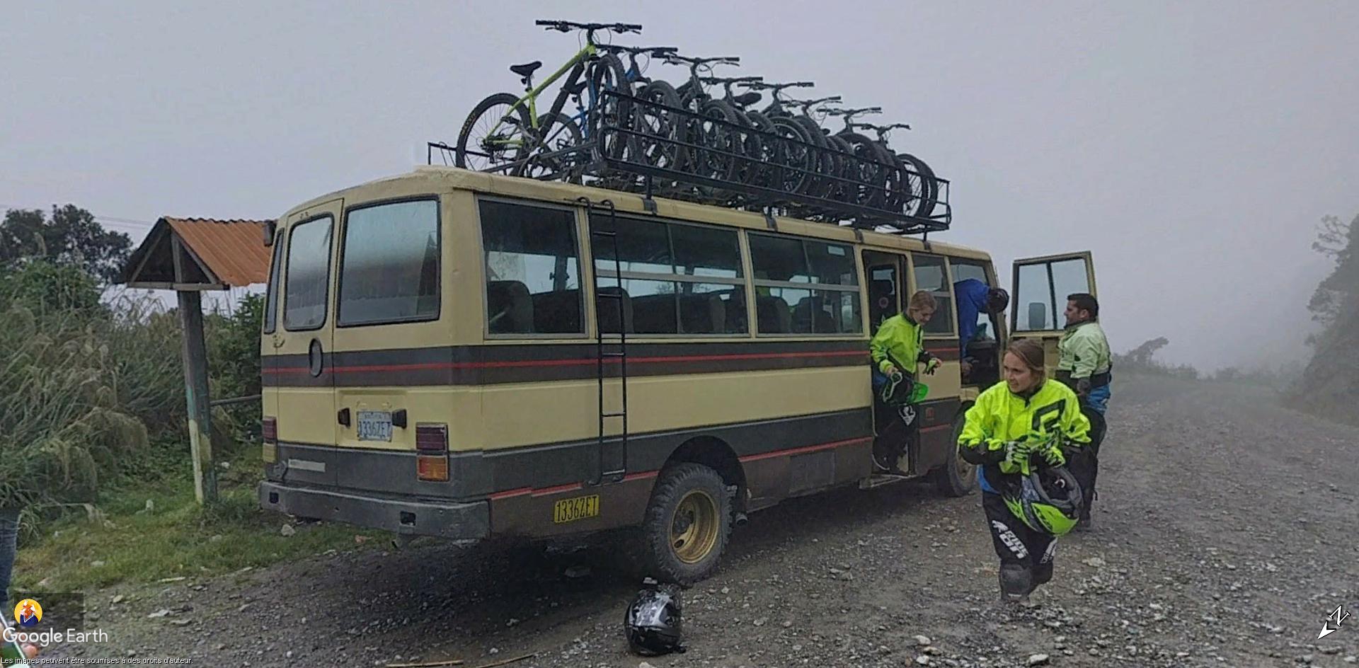 Balade  à vélo en Bolivie. La route de la mort. A2754