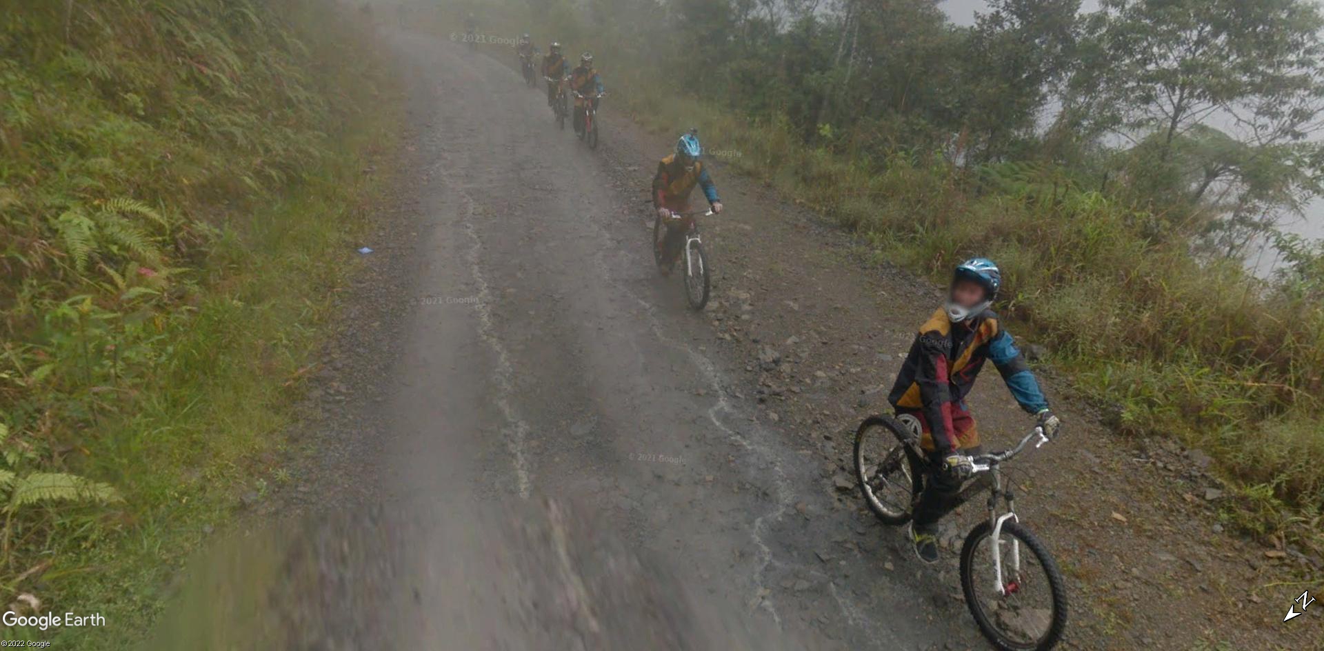 Balade  à vélo en Bolivie. La route de la mort. A2801