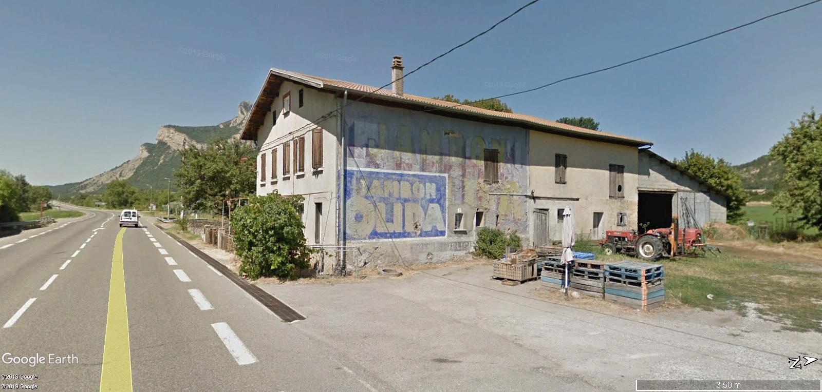 STREET VIEW : Vieilles publicités murales - Page 24 Q10