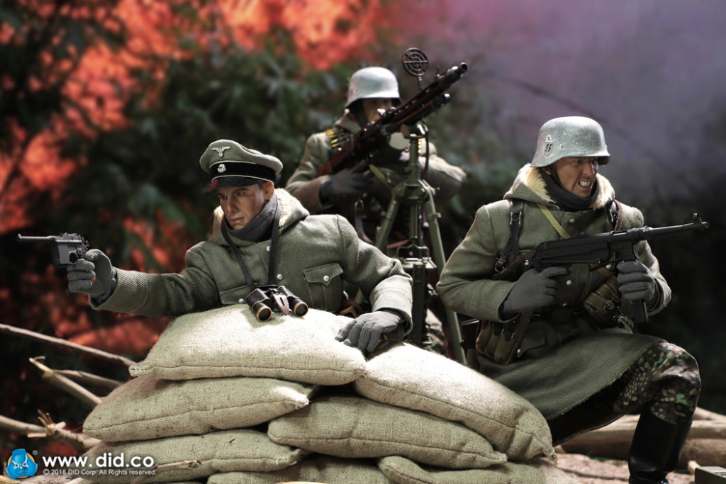 SSPanzerDivision - NEW PRODUCT: Fredro - SS-Panzer-Division Das Reich NCO - MG42 Gunner C - DiD 1/6 Scale Figure 05_11_10