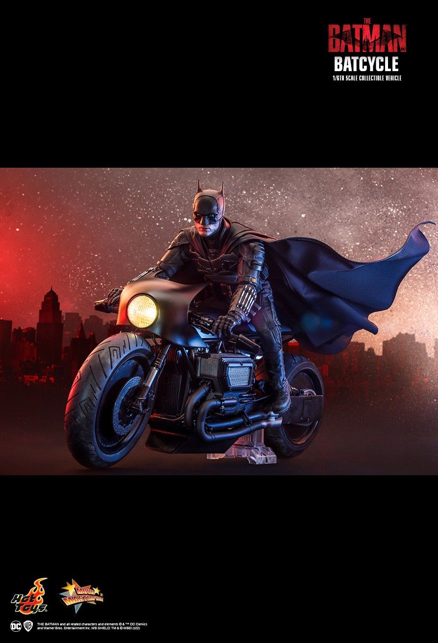 NEW PRODUCT: HOT TOYS: THE BATMAN: BATCYCLE 1/6TH SCALE COLLECTIBLE VEHICLE 10452