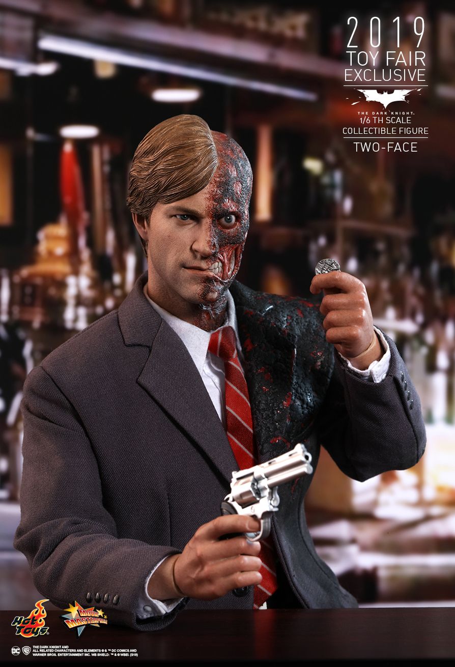 NEW PRODUCT: HOT TOYS: THE DARK KNIGHT TWO FACE 1/6TH SCALE COLLECTIBLE FIGURE 15120