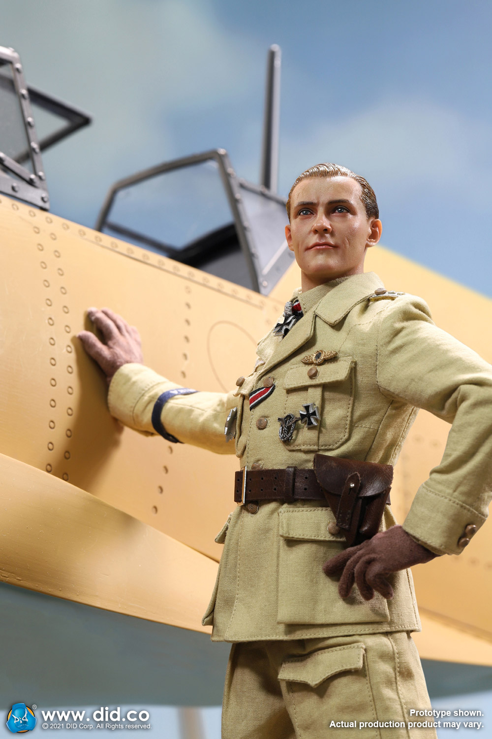 Diorama - NEW PRODUCT: D80154 WWII German Luftwaffe Flying Ace “Star Of Africa” – Hans-Joachim Marseille & E60060  Diorama Of “Star Of Africa” 15299