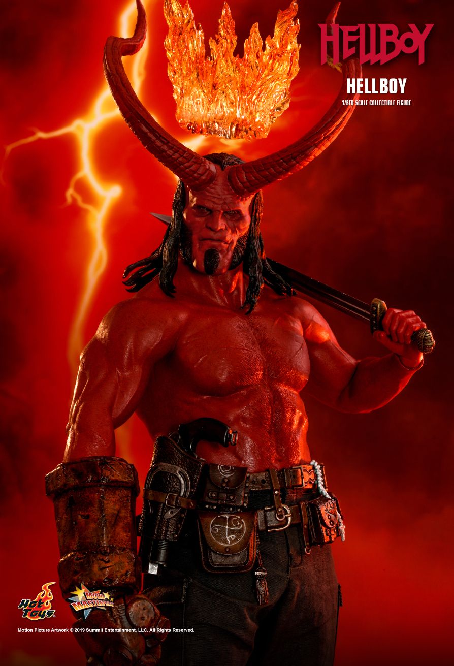 1 - NEW PRODUCT: HOT TOYS: HELLBOY: HELLBOY 1/6TH SCALE COLLECTIBLE FIGURE 2279
