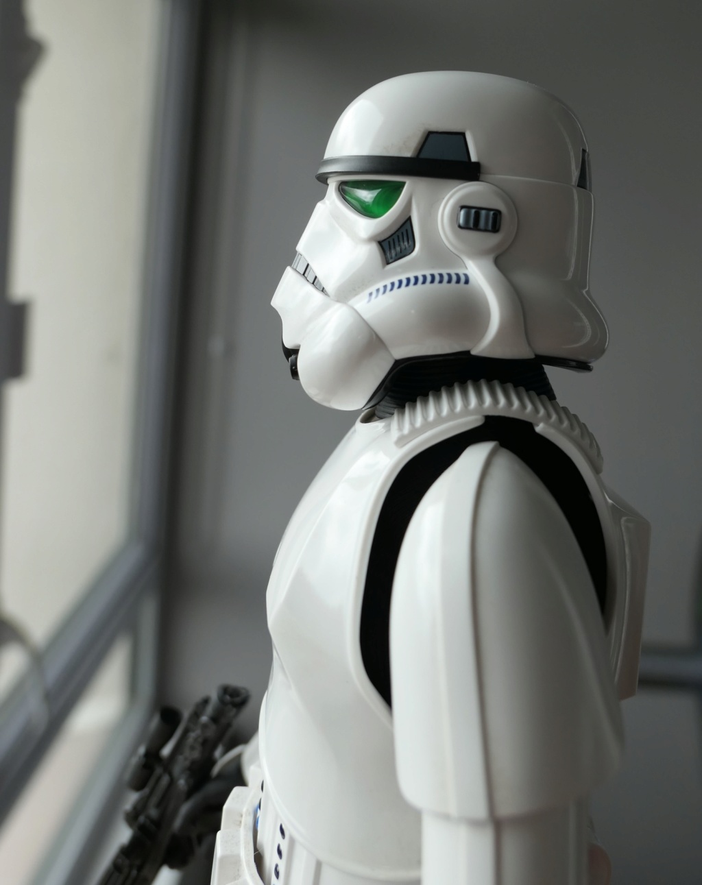 NEW PRODUCT: HOT TOYS: STAR WARS STORMTROOPER (DELUXE VERSION) 1/6TH SCALE COLLECTIBLE FIGURE 2h6slc10