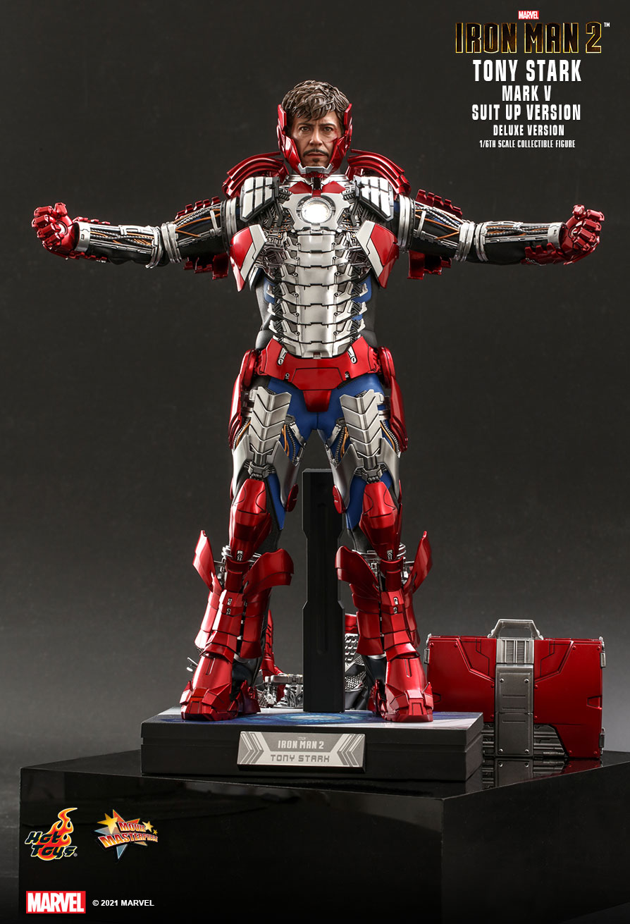 NEW PRODUCT: HOT TOYS: IRON MAN 2 1/6TH SCALE TONY STARK (MARK V SUIT UP VERSION) 1/6TH SCALE COLLECTIBLE FIGURE (Standard & Deluxe) 31793910