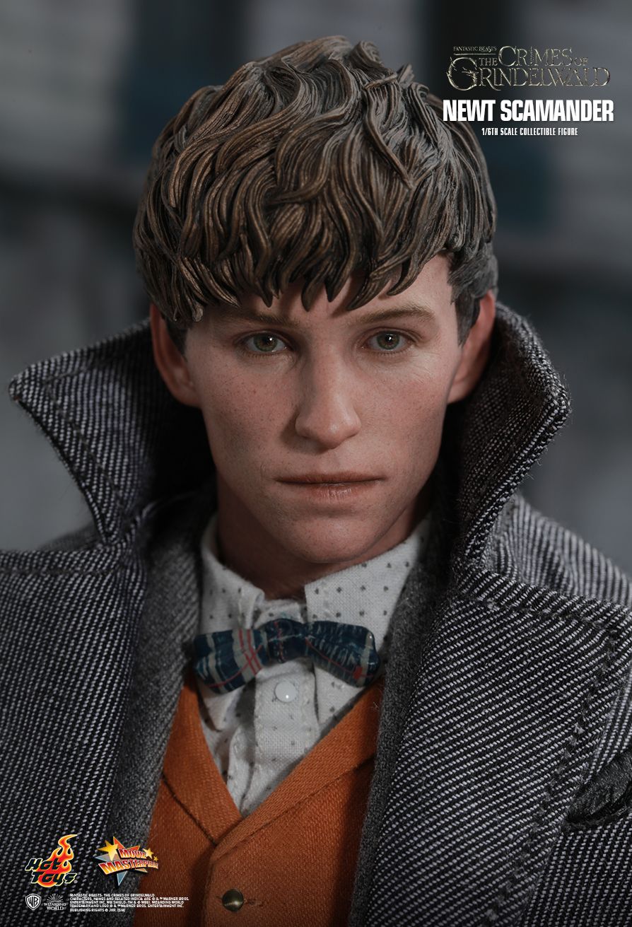 NEW PRODUCT: HOT TOYS: FANTASTIC BEASTS: THE CRIMES OF GRINDELWALD NEWT SCAMANDER 1/6TH SCALE COLLECTIBLE FIGURE 4106