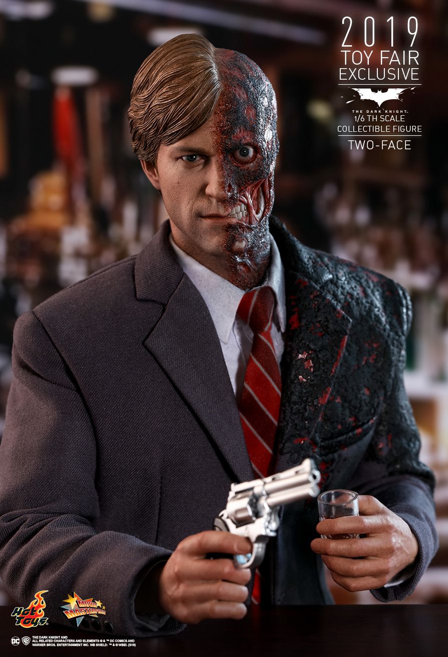 HotToys - NEW PRODUCT: HOT TOYS: THE DARK KNIGHT TWO FACE 1/6TH SCALE COLLECTIBLE FIGURE 4244