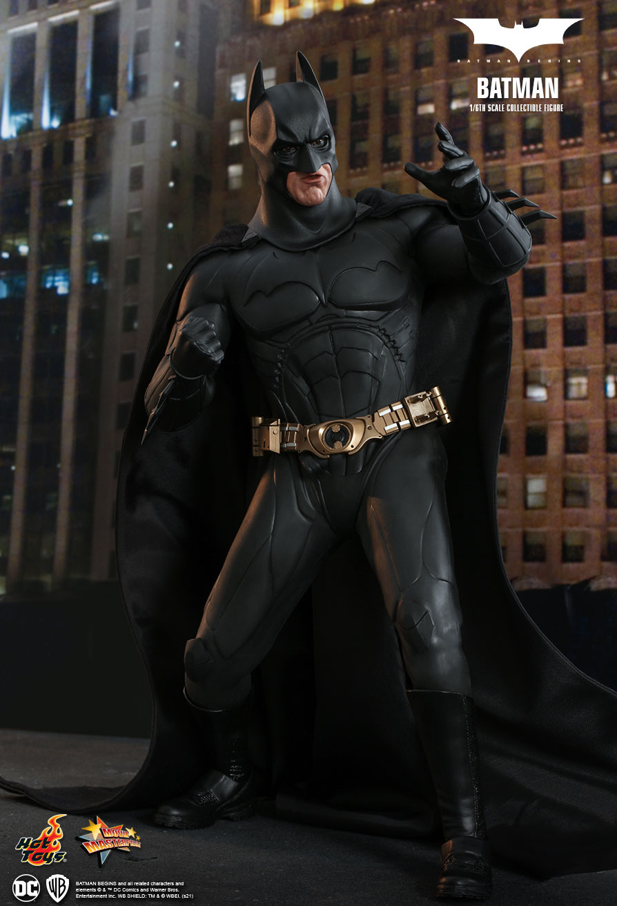 BatmanBegins - NEW PRODUCT: HOT TOYS: BATMAN BEGINS BATMAN 1/6TH SCALE COLLECTIBLE FIGURE 5447
