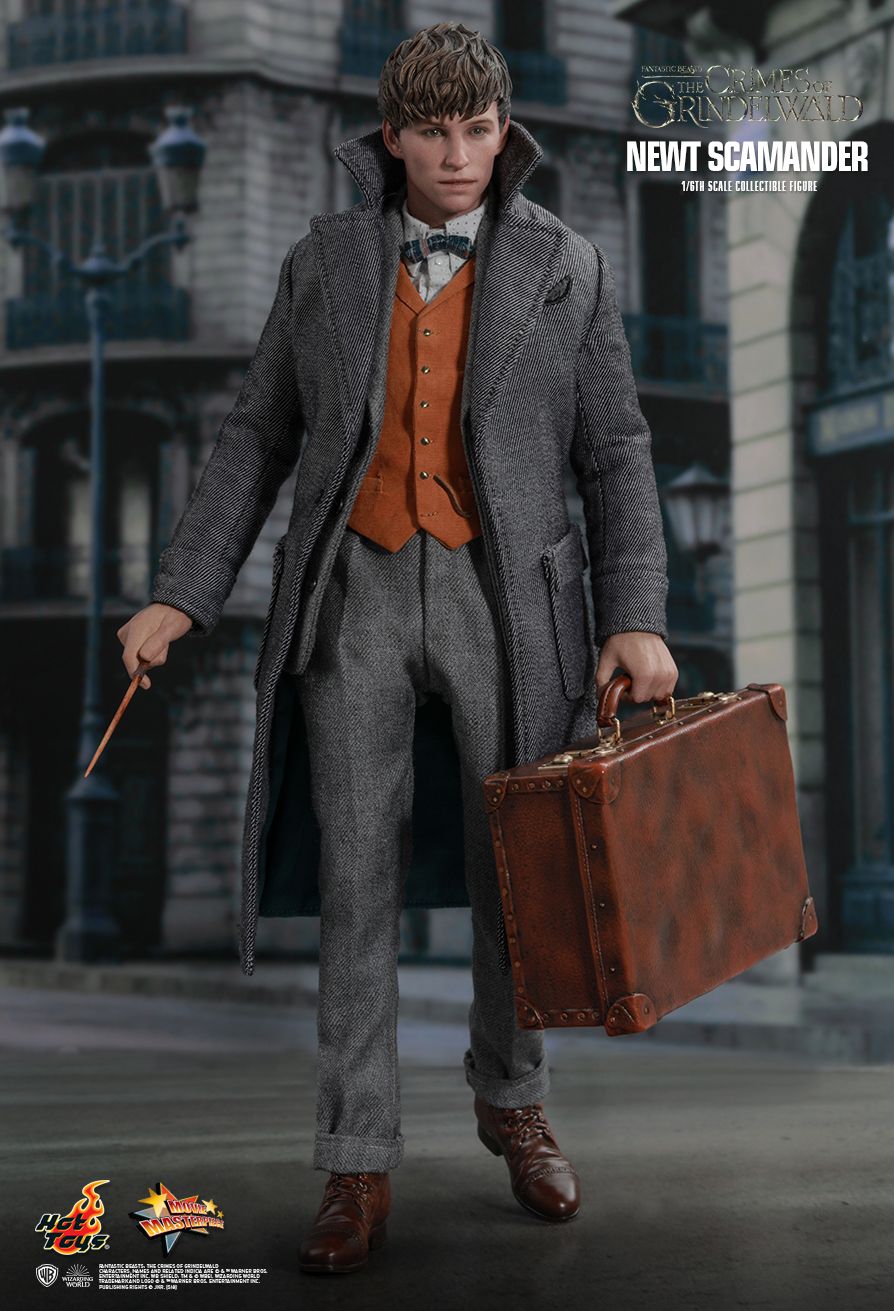 NEW PRODUCT: HOT TOYS: FANTASTIC BEASTS: THE CRIMES OF GRINDELWALD NEWT SCAMANDER 1/6TH SCALE COLLECTIBLE FIGURE 7100