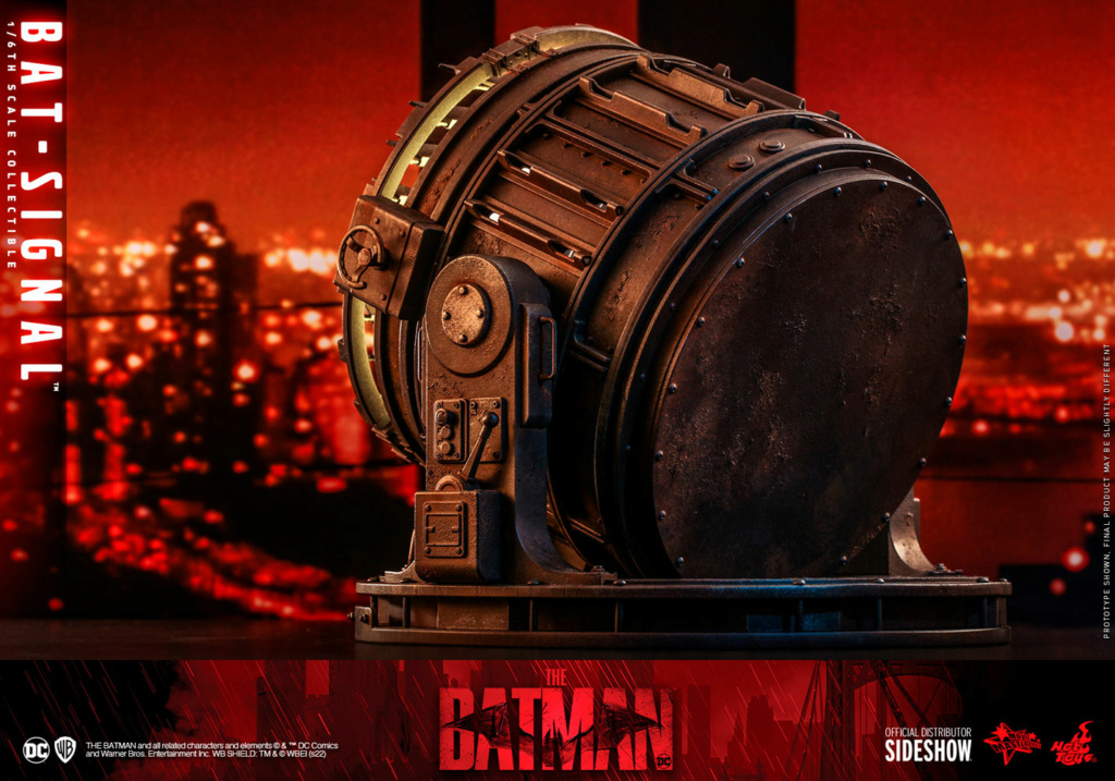NEW PRODUCT: HOT TOYS: THE BATMAN: BATMAN 1/6TH SCALE COLLECTIBLE FIGURE (Standard & Deluxe) & Bat Signal 7518