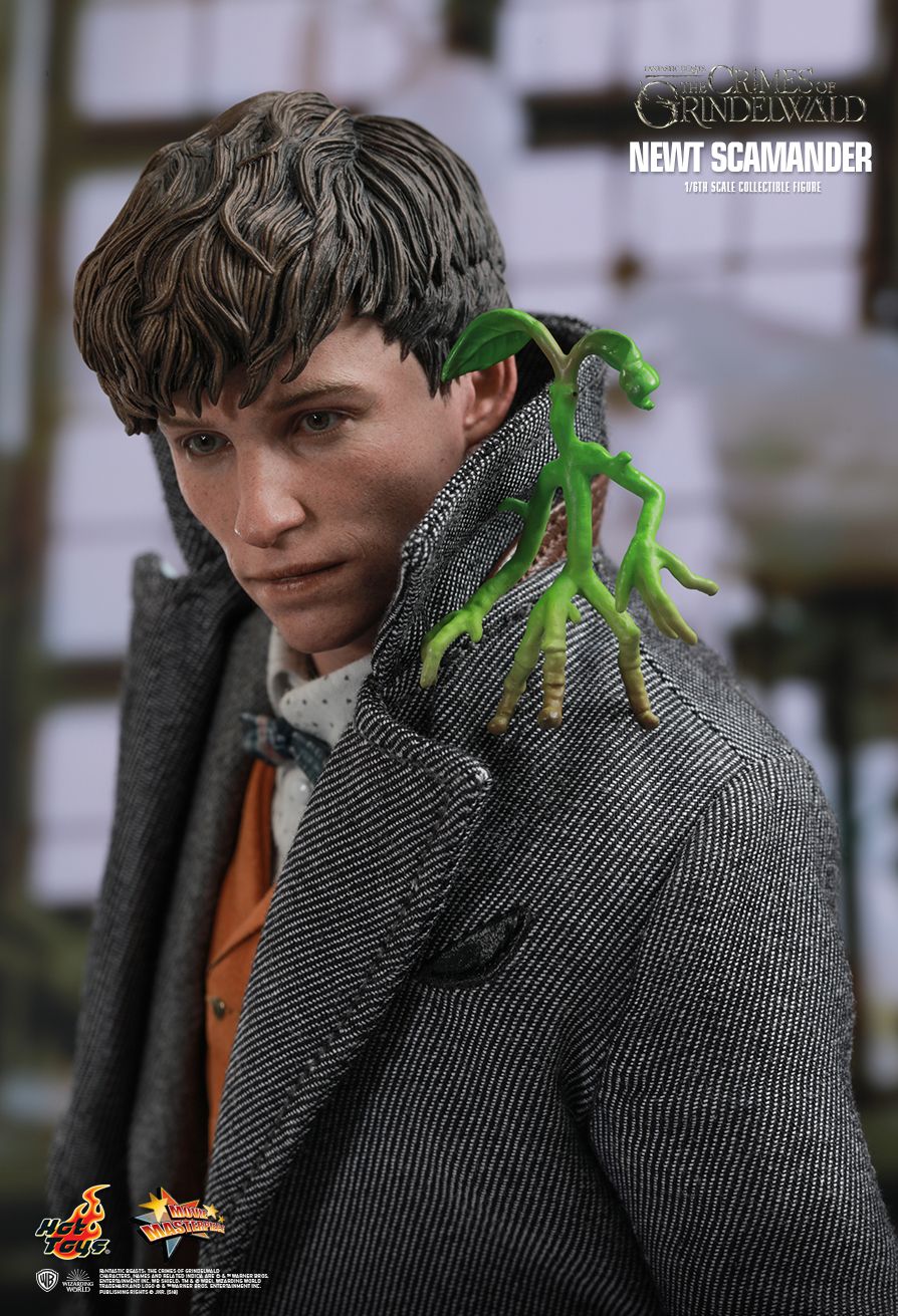 NEW PRODUCT: HOT TOYS: FANTASTIC BEASTS: THE CRIMES OF GRINDELWALD NEWT SCAMANDER 1/6TH SCALE COLLECTIBLE FIGURE 994