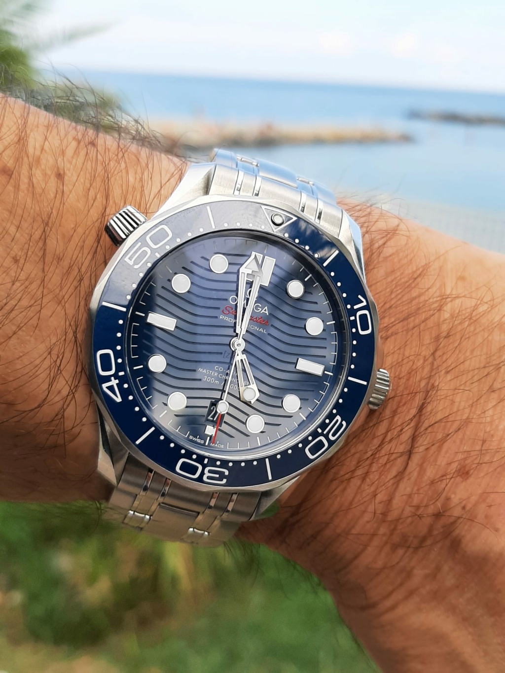 Tudor black bay pro ou Longines HydroConquest GMT ou Omega Seamaster fond noir Img-2034