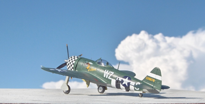 Republic P-47 D . Academy 1/72 P-47_a13