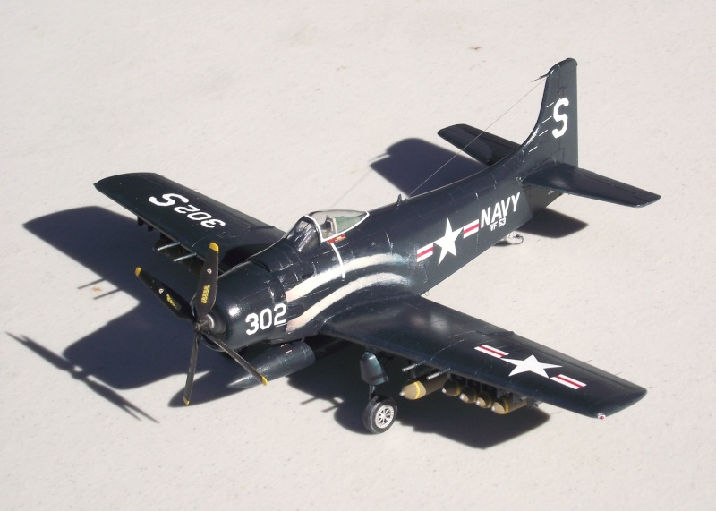 Douglas AD-4 B "Skyraider" . Hasegawa 1/72 Skyrai10