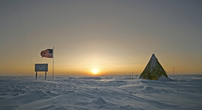 DEFI COLLECTIF : à la recherche des stations scientifiques de l'Antarctique avec Google Earth - Page 6 Sunris10