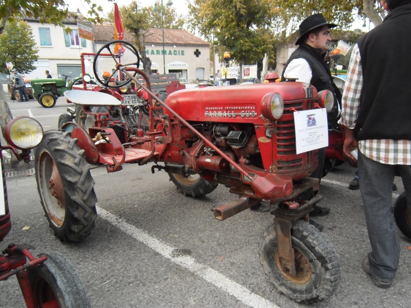 13 SENAS  le 21 Octobre 2012 : défilé de vieux tracteurs....et vieux métiers Senas119