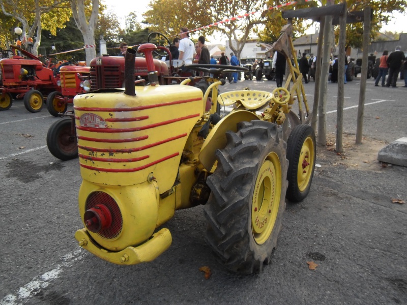 13 SENAS  le 21 Octobre 2012 : défilé de vieux tracteurs....et vieux métiers Senas_10