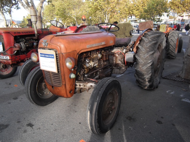 13 SENAS  le 21 Octobre 2012 : défilé de vieux tracteurs....et vieux métiers Senas_40