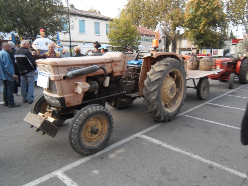 13 SENAS  le 21 Octobre 2012 : défilé de vieux tracteurs....et vieux métiers Senas_53