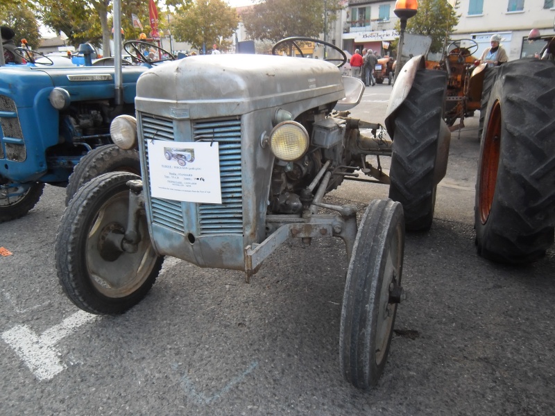 13 SENAS  le 21 Octobre 2012 : défilé de vieux tracteurs....et vieux métiers Senas_69