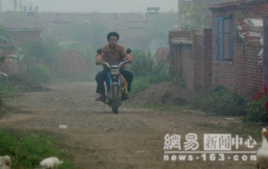 Sick & Dead Chicken Processing In China 1a15