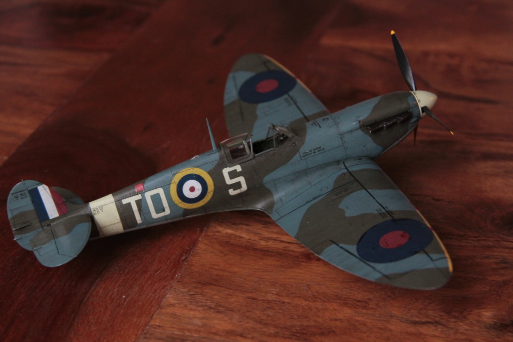Spitfire IIA eduard au 1/48 le TO S, premier Spit de Clostermann au 61 OTU en 1942 Img_7911
