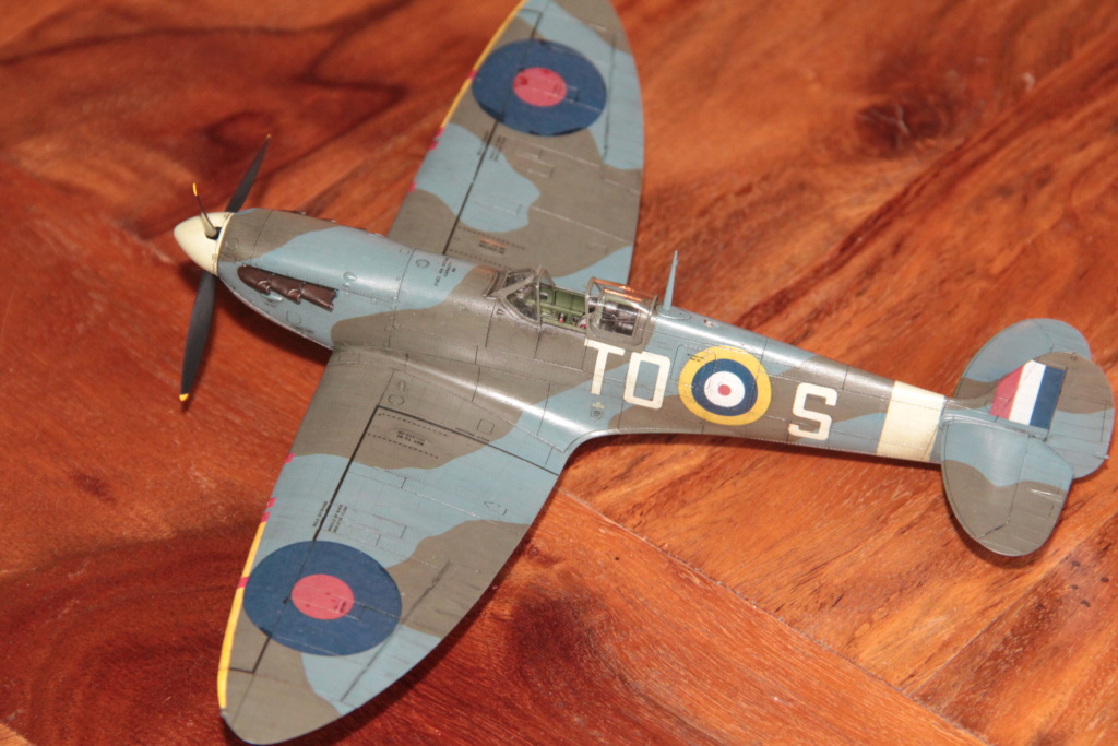 Spitfire IIA eduard au 1/48 le TO S, premier Spit de Clostermann au 61 OTU en 1942 Img_7912