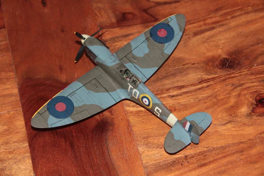 Spitfire IIA eduard au 1/48 le TO S, premier Spit de Clostermann au 61 OTU en 1942 Img_7914
