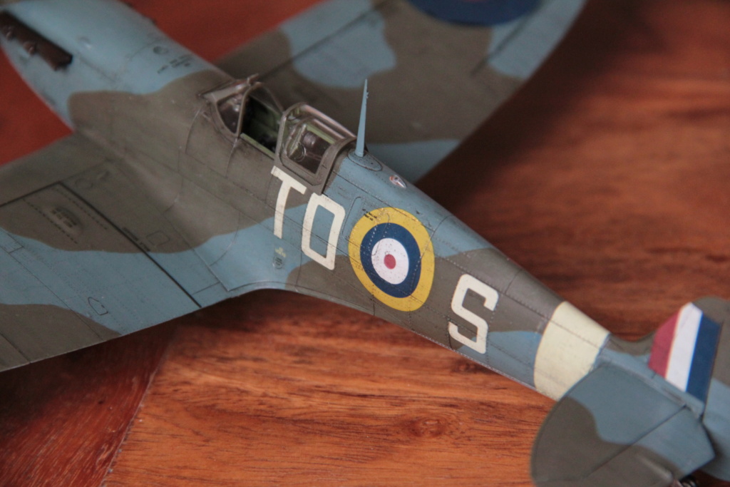 Spitfire IIA eduard au 1/48 le TO S, premier Spit de Clostermann au 61 OTU en 1942 Img_7918