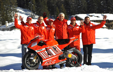 Ducati predstavio motoGP mainu za sezonu 2008 08duca10