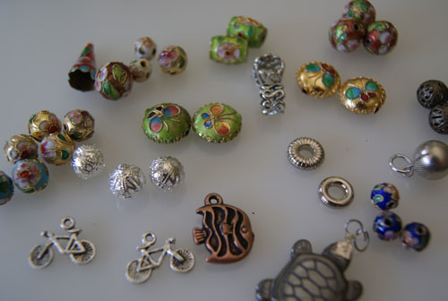 Divers embellissements : Breloques, perles, Chipboards etc ... Perles10