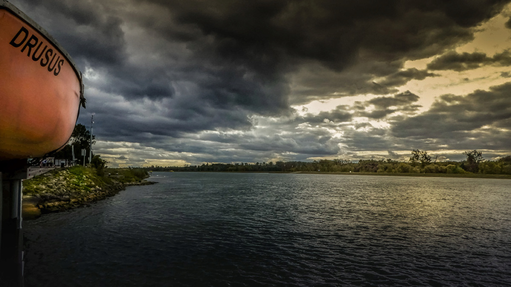 Der Rhein before the rain. Der_rh10