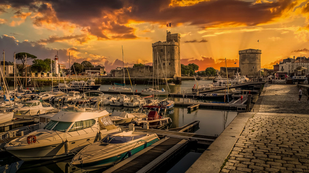 Coucher de soleil sur La Rochelle ... P8260210
